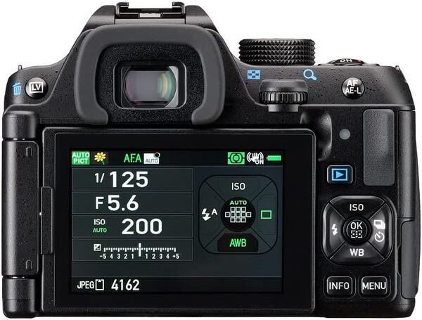 PENTAX KF Appareil Photo Reflex APS-C boîtier Nu, Tout-Temps résistant à la poussière, écran LCD orientable, Noir