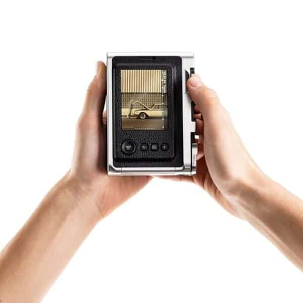 Découvrez notre test détaillé de l'instax Mini Evo Noir US-C : caractéristiques, performances et créativité pour des photos instantanées inoubliables