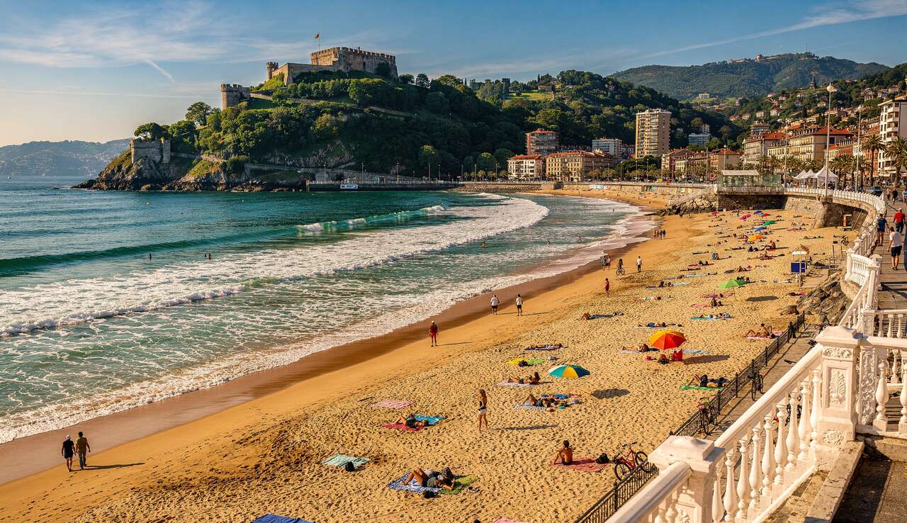Plage de la concha de saint-s&eacute;bastien : l'ic&ocirc;ne basque