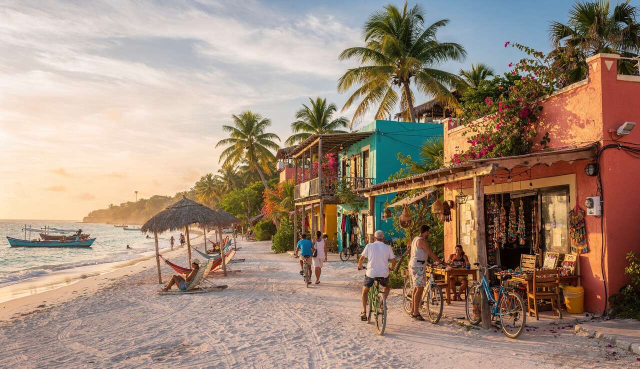Fl&acirc;ner dans le charmant village de tulum