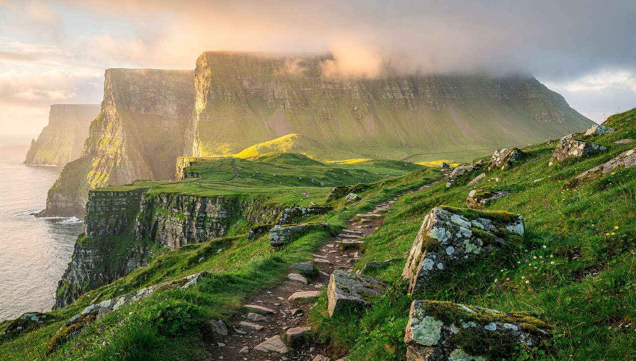 Excursion dans la nature : falaises, montagnes et randonn&eacute;es
